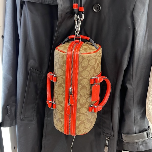 Coach men's Venturer Crossbody 27 In Colorblock Signature Canvas
QB/Khaki/Miami - Picture 16 of 16